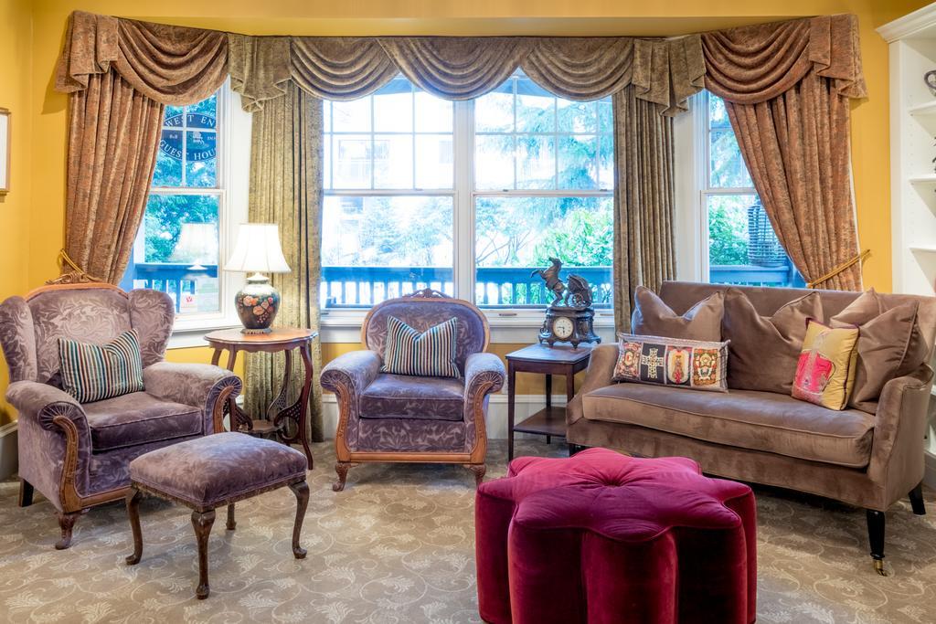 לאנגלי West End Guest House מראה חיצוני תמונה