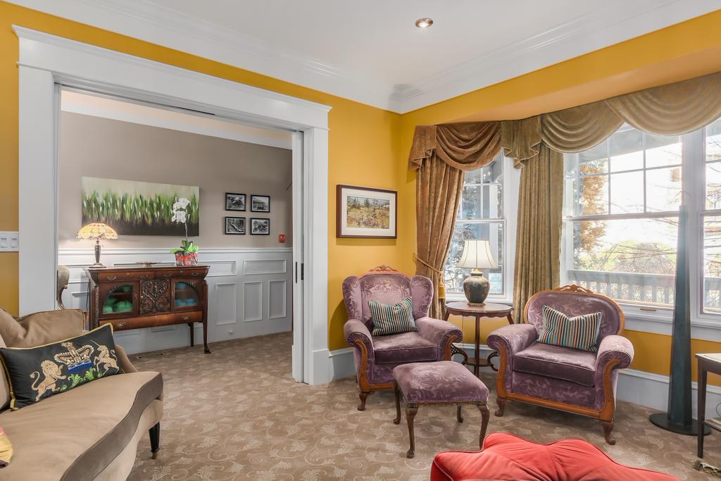 לאנגלי West End Guest House מראה חיצוני תמונה