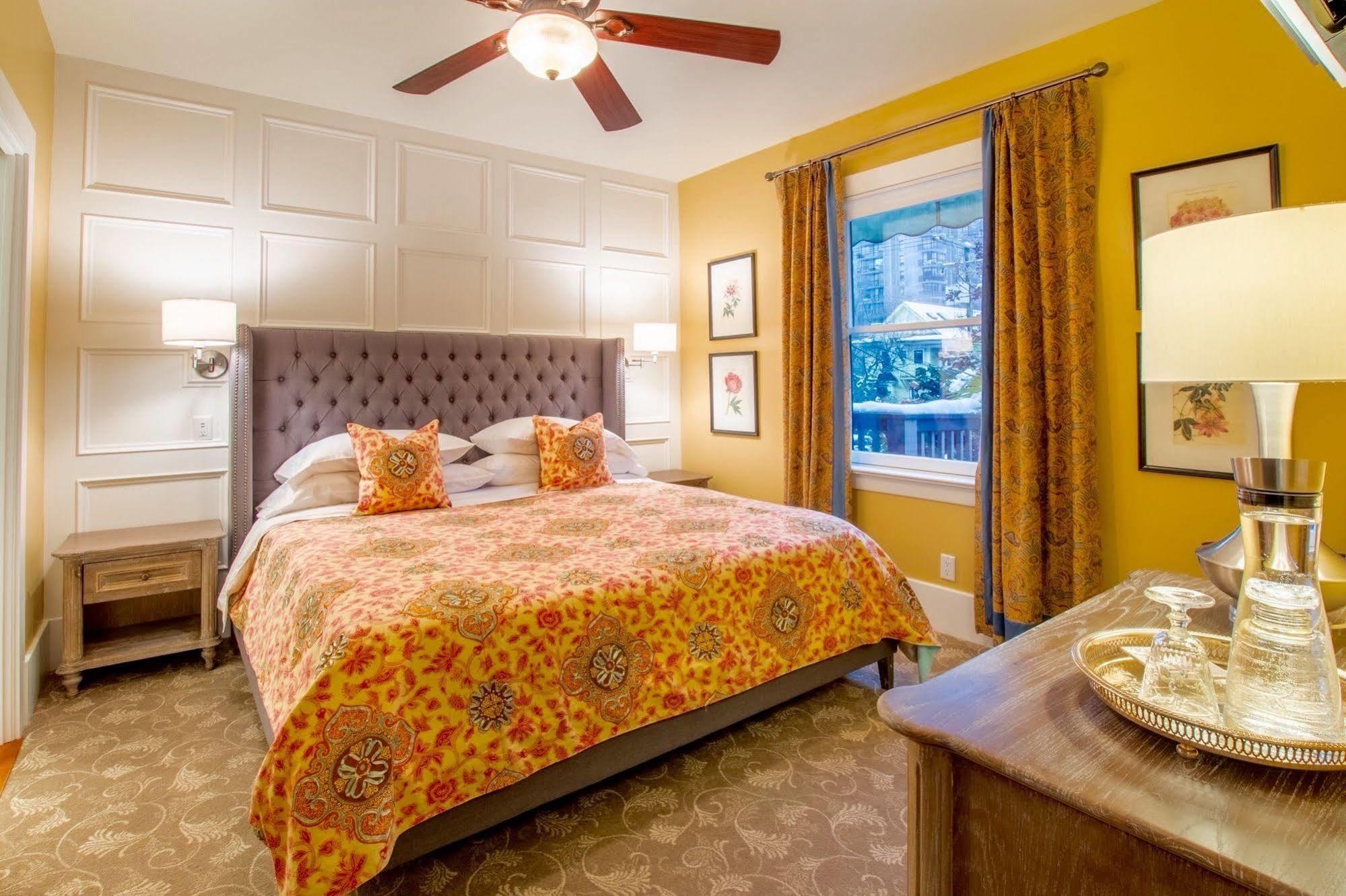 לאנגלי West End Guest House מראה חיצוני תמונה